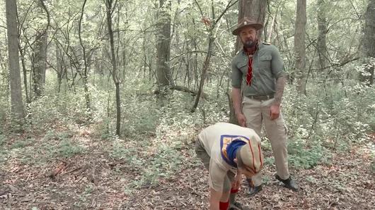 İlk Kez Ağrılı Anal İçin Pürüzsüz Sıcak Twink İzci İçinde Ahşap